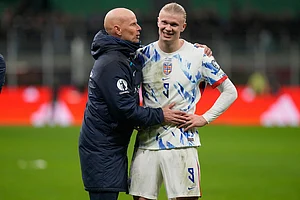 | Photo: AP/Luca Bruno : Norway's Erling Haaland, right, and head coach Stale Solbakken celebrate after the 2026 World Cup Group I qualifier soccer match between Italy and Norway in Milan, Italy.