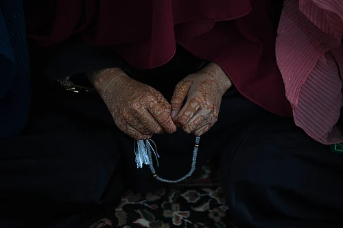 IMAGO / ZUMA Press Wire : A wife can include conditions to protect her rights and well-being, such as a clause against the husband taking another wife, stipulations regarding financial support or maintenance, or the right to continue working.