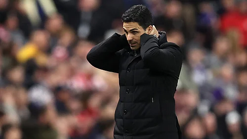 Mikel Arteta looks on during Arsenals draw with Sunderland.