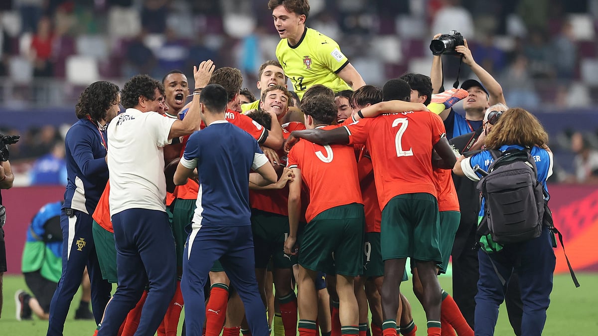 | Photo: AP/Hussein Sayed : Portugal's players celebrate after winning the FIFA U-17 World Cup final against Austria in Doha, Qatar, on Thursday, November 27, 2025.