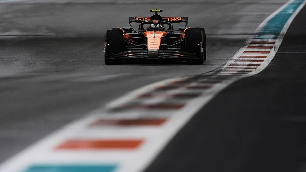 | Photo: AP/Rebecca Blackwell : Miami Grand Prix 2025 Sprint Race 