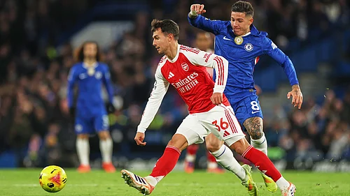 | Photo: AP/Ian Walton : Chelseas Enzo Fernandez challenges for the ball with Arsenals Martin Zubimendi during the English Premier League match on November 30, 2025.