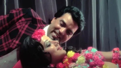 Youtube : Dharmendra in the song Dream Girl