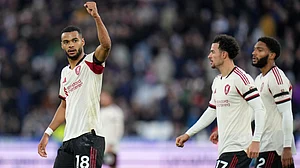 (AP Photo/Kirsty Wigglesworth) : Liverpool's Cody Gakpo celebrates after scoring his side's second goal during the English Premier League soccer match between West Ham United and Liverpool, in London, Sunday, Nov. 30, 2025