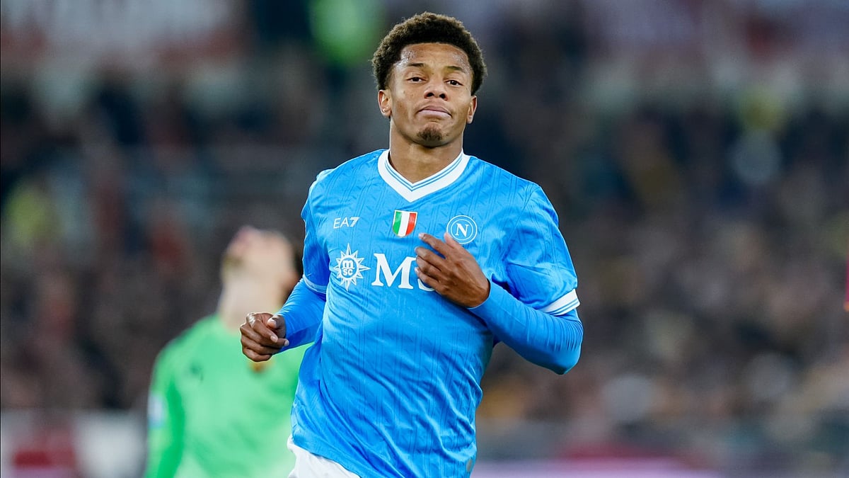 Napoli's David Neres in action during the Serie A match against AS Roma on November 30, 2025.