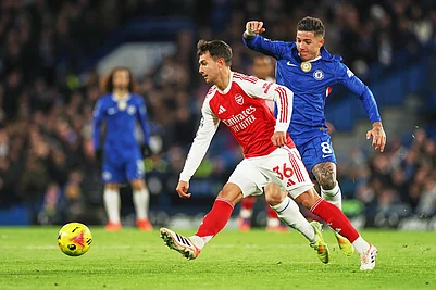 | Photo: AP/Ian Walton : Chelseas Enzo Fernandez, right, challenges for the ball with Arsenals Martin Zubimendi during the English Premier League soccer match between Chelsea and Arsenal in London, England.