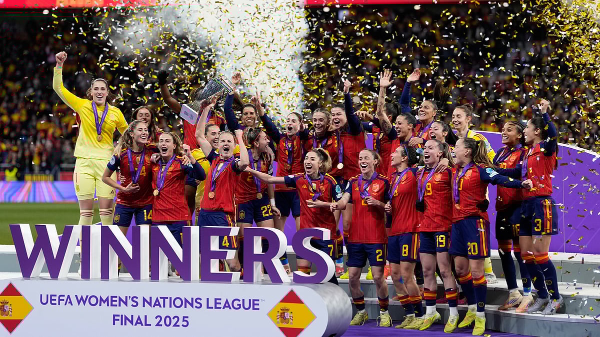 | Photo: AP/Bernat Armangue : Spain's team captain Irene Paredes lifts the trophy after winning the UEFA Women's Nations League final match against Germany on December 2, 2025.