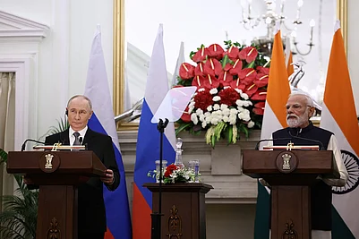 | Photo: Alexander Kazakov, Sputnik, Kremlin Pool via AP : Russian President Vladimir Putin, left, and Indian Prime Minister Narendra Modi make a press statement after their talks at the Hyderabad House in New Delhi.