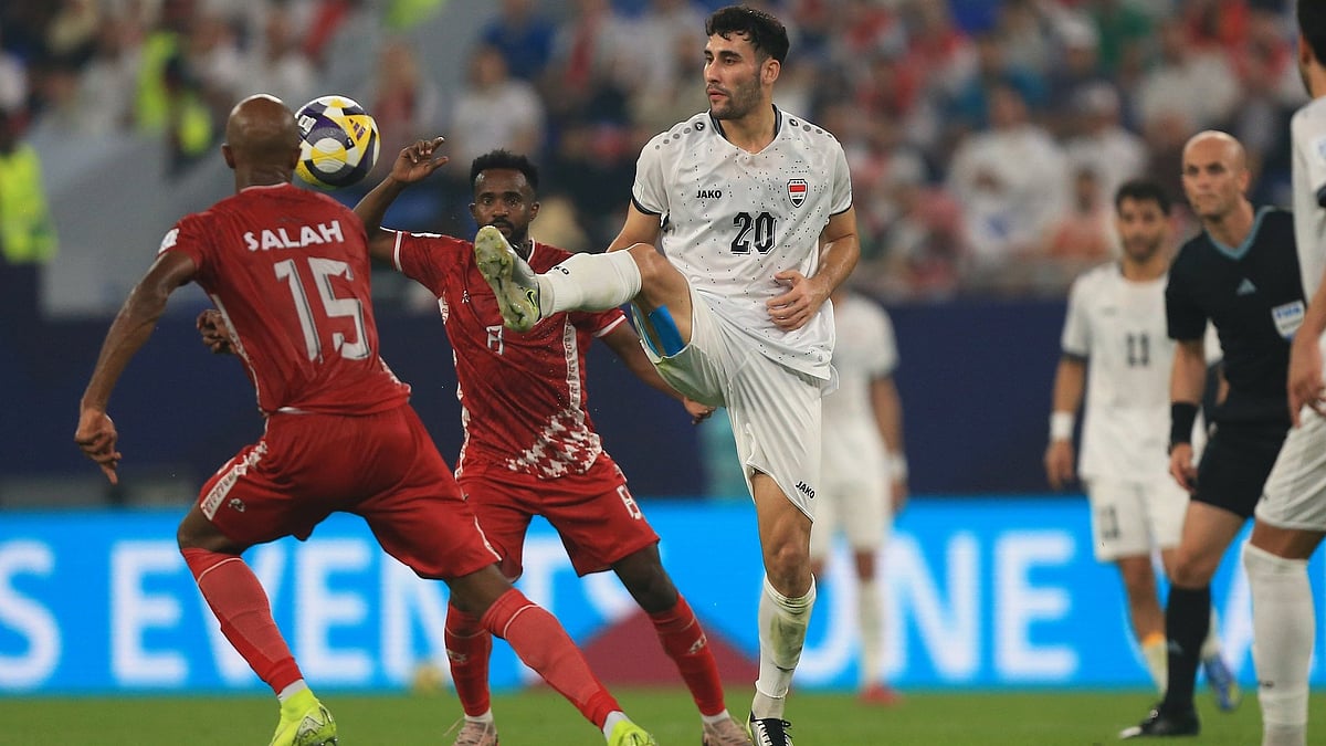 | Photo: X/IraqNT_EN : Iraq's Zaid Ismail and Sudan's Salaheldin Adil challenge for the ball during their FIFA Arab Cup match on December 6, 2025.