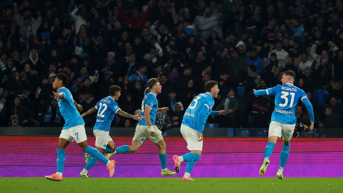 (Alessandro Garofalo/LaPresse via AP) : Napoli's Rasmus Hojlund, centre, celebrates after scoring his side's second goal during the Serie A soccer match between Napoli and Juventus, in Naples, Italy, Sunday, Dec. 7, 2025