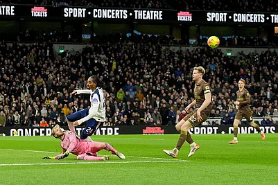 | Photo: Yui Mok/PA via AP : Brentford goalkeeper Caoimhin Kelleher saves a shot from Tottenham Hotspurs Djed Spence during the English Premier League soccer match between Tottenham Hotspur and Brentford in London.