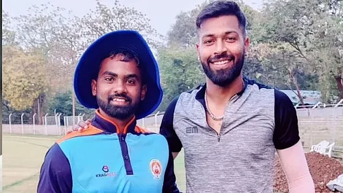 Instagram : Amit Passi with star all-rounder Hardik Pandya
