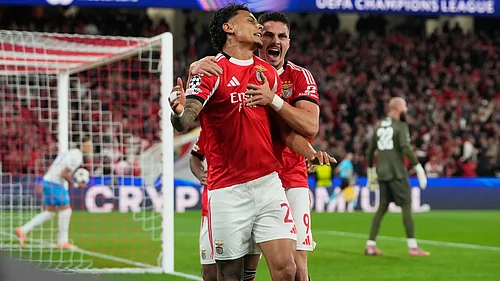 | Photo: AP/Armando Franca : SL Benficas Richard Rios celebrates with Franjo Ivanovic after scoring his sides first goal during the UEFA Champions League opening phase match against Napoli on December 10, 2025.
