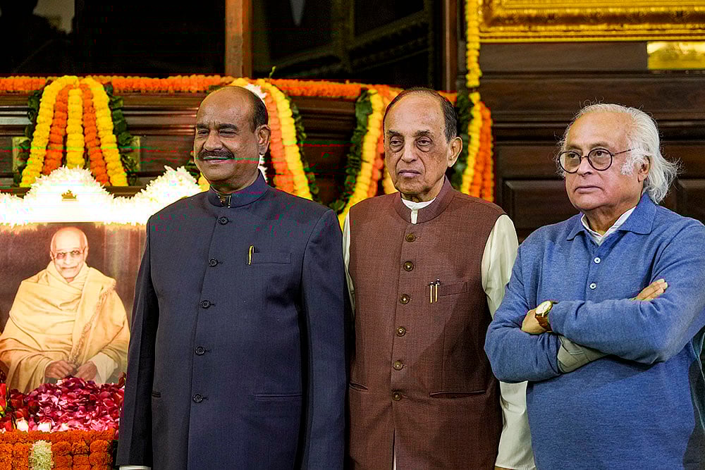 | Photo: PTI/Atul Yadav : Lok Sabha Speaker Om Birla, left, Congress MP Jairam Ramesh, right, BJP leader Subramanian Swamy at Samvidhan Sadan to pay tribute to former Home Minister C Rajagopalachari on his birth anniversary, in New Delhi.