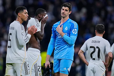 | Photo: AP/Manu Fernandez : Real Madrids players stand at the pitch at the end of a Champions League opening phase soccer match between Real Madrid and Manchester City, in Madrid, Spain.