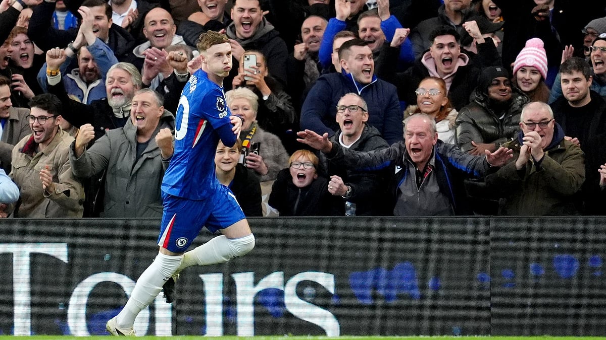 (Adam Davy/PA via AP) : Chelsea's Cole Palmer celebrates after scoring his sides first goal during the English Premier League soccer match between Chelsea and Everton in London, Saturday, Dec. 13, 2025.