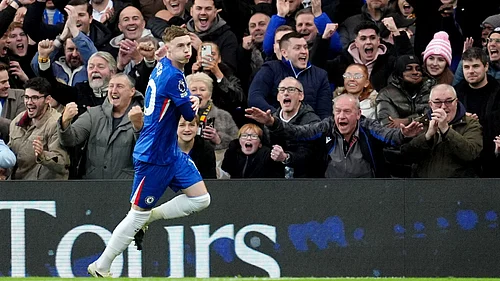 (Adam Davy/PA via AP) : Chelseas Cole Palmer celebrates after scoring his sides first goal during the English Premier League soccer match between Chelsea and Everton in London, Saturday, Dec. 13, 2025.