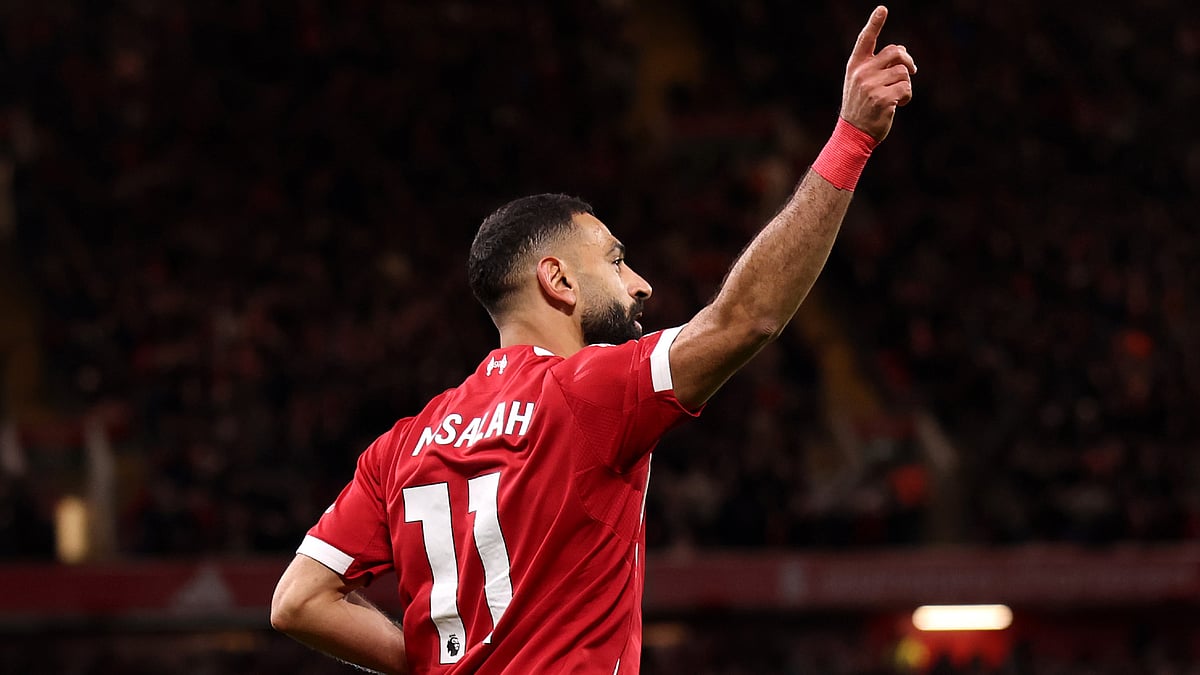 Mohamed Salah celebrates after assisting Hugo Ekitike's second goal.