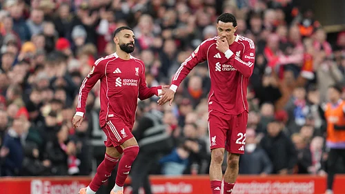 (AP Photo/Jon Super) : Liverpools Mohamed Salah, left, and Liverpools Hugo Ekitike during the English Premier League soccer match between Liverpool and Brighton and Hove Albion in Liverpool, England, Saturday, Dec. 13, 2025.