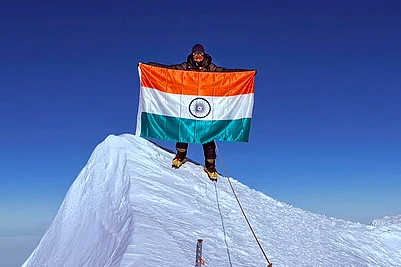 | Photo: PTI : Kavita Chand, a native of Almora in Uttarakhand, poses with the Tricolour after successfully summiting Mount Vinson, the highest peak in Antarctica.