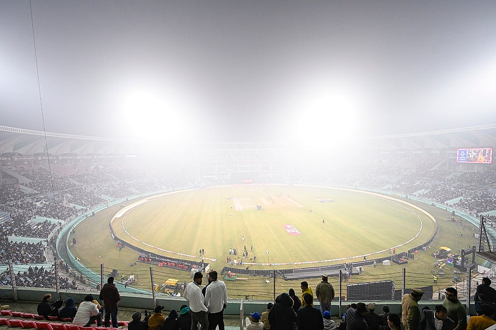 | Photo: PTI/Ravi Choudhary : A view of Ekana Cricket Stadium shrouded in dense fog ahead of the fourth T20 International between India and South Africa, in Lucknow. The match was called off due to poor visibility caused by dense layer of smog. 