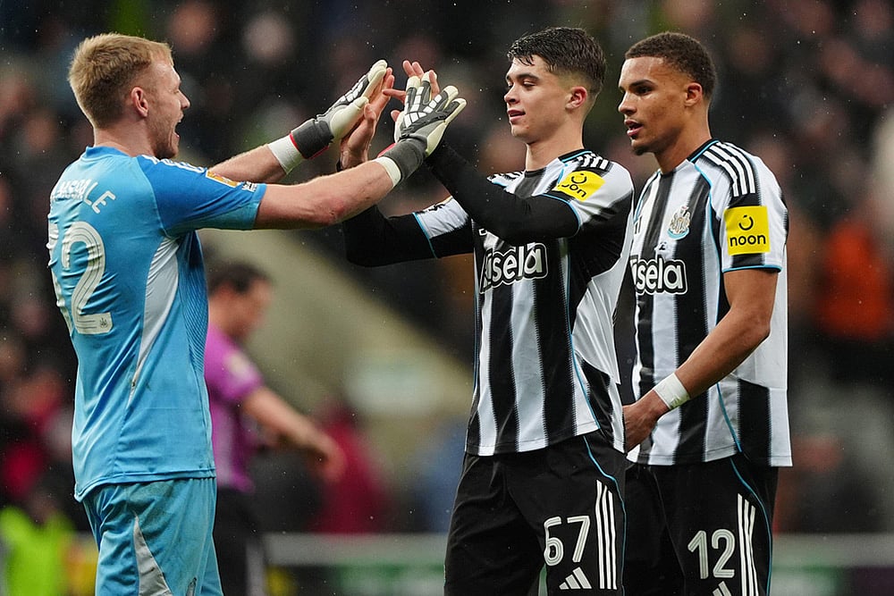 | Photo: Owen Humphreys/PA via AP : Newcastle United goalkeeper Aaron Ramsdale, left, celebrates with Lewis Miley (67) and Malick Thiaw (12) after the English League Cup quarterfinal soccer match between Newcastle and Fulham in Newcastle upon Tyne, England. 