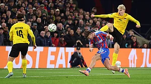 Justin Devenny heads home his goal for Crystal Palace