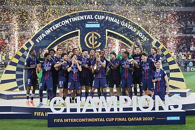 | Photo: AP/Hussein Sayed : PSGs Marquinhos lifts the trophy after winning the FIFA Intercontinental Cup final soccer match between Flamengo and Paris Saint-Germain in Doha, Qatar.
