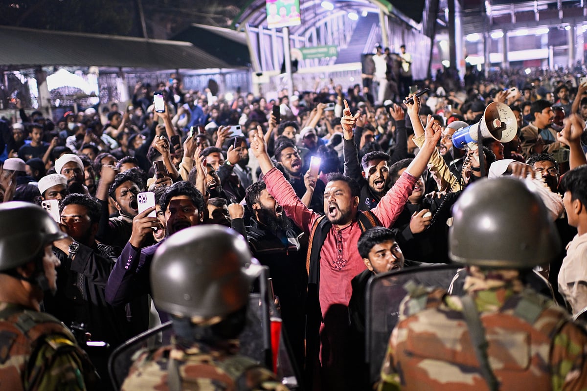 AP Photo/Mahmud Hossain Opu : Protesters shout slogans in front of the premises of the Prothom Alo daily newspaper after news reached the country from Singapore of the death of a prominent activist Sharif Osman Hadi, in Dhaka, Bangladesh, Friday, Dec. 19, 2025. 