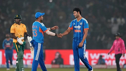 | Photo: AP/Rafiq Maqbool : Indias Shivam Dube, right, congratulates Indias captain Suryakumar Yadav after winning the first T20 International cricket match between India and South Africa in Cuttack.