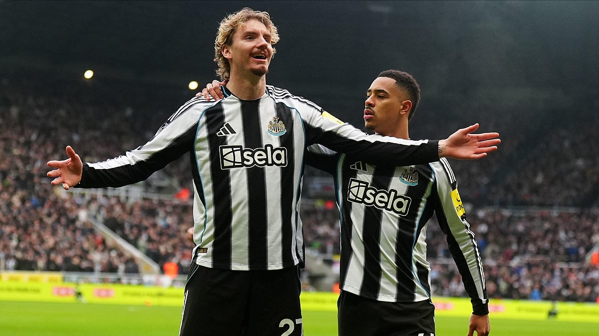 AP/Owen Humphreys : Newcastle's Nick Woltemade, left, celebrates after scoring the opening goal during the English Premier League soccer match.