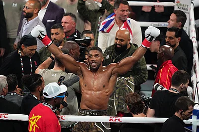 | Photo: AP/Lynne Sladky : Anthony Joshua celebrates after his win in the heavyweight boxing match against Jake Paul in Miami, Fla.