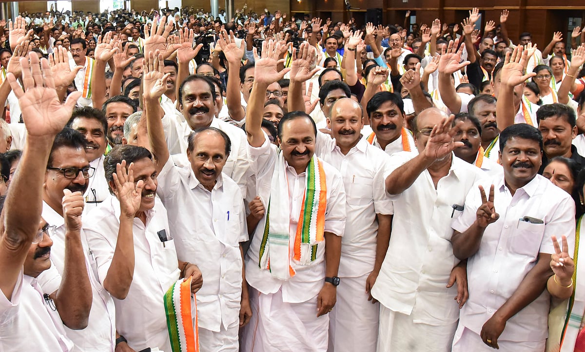 A .S SATHEESH KOCHI : Leader of Opposition in Kerala Assembly V.D. Satheesan, centre, with party leaders during a programme organised to celebrate partys success in the recently held Kerala local body elections, in Kochi,