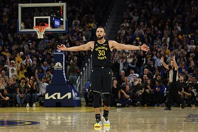 | Photo: AP/Jed Jacobsohn : Golden State Warriors guard Stephen Curry (30) celebrates during the second half of an NBA basketball game against the Phoenix Suns in San Francisco.