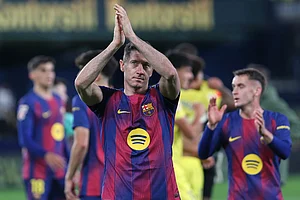 | Photo: AP/Alberto Saiz : Barcelona's Robert Lewandowski celebrates his team victory during the Spanish La Liga soccer match between Villarreal and Barcelona in Villarreal, Spain.