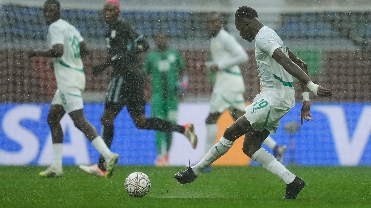 AP/Mosa'ab Elshamy : Senegal's Moussa Niakhate passes the ball during the Africa Cup of Nations group D soccer match between Senegal and Botswana in Tangier.