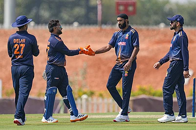 | Photo: PTI/Shailendra Bhojak : From left, Delhis Nitish Rana with captain Rishabh Pant and teammates Simarjeet Singh and Virat Kohli celebrates a dismissal during the Vijay Hazare Trophy 2025-26 cricket match between Andhra and Delhi, at BCCI Centre of Excellence Ground, in Bengaluru.