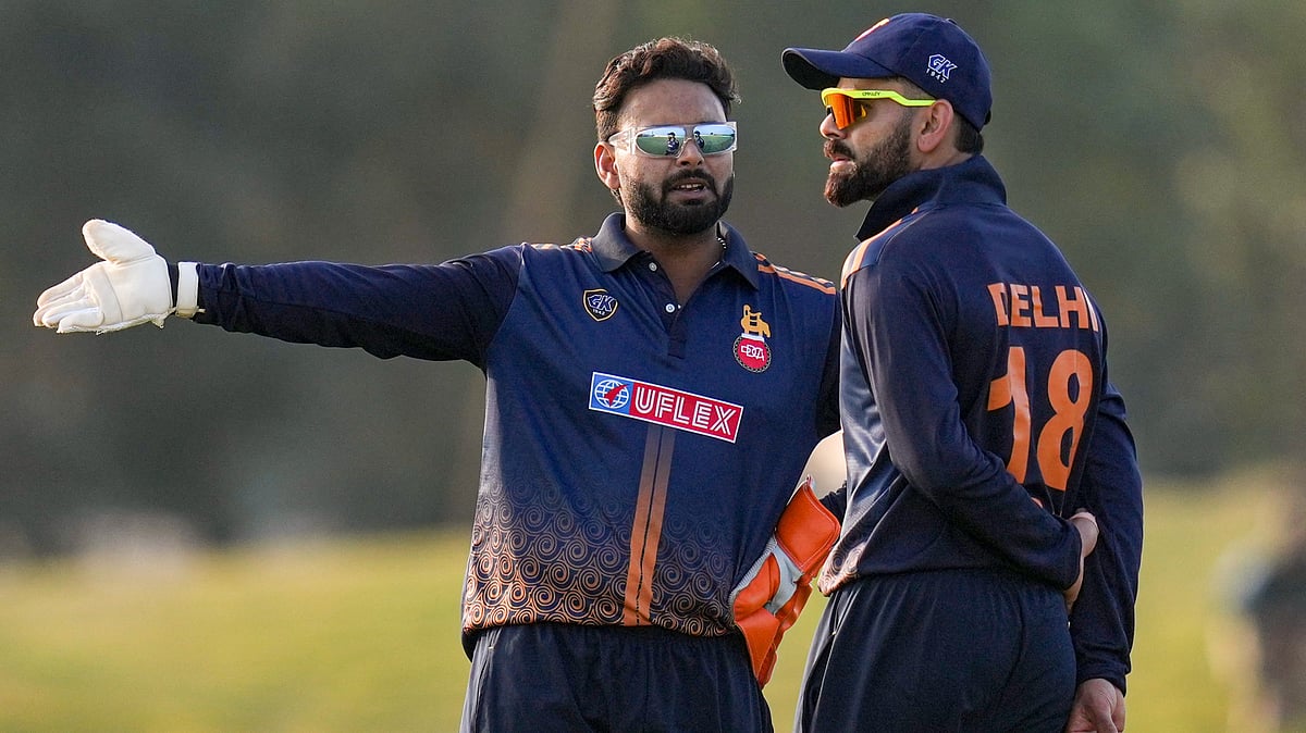 PTI/Shailendra Bhojak : Rishabh Pant, left, interacts with Virat Kohli during a Vijay Hazare Trophy 2025-26 match between Delhi and Gujarat, at the BCCI Centre of Excellence in Bengaluru.