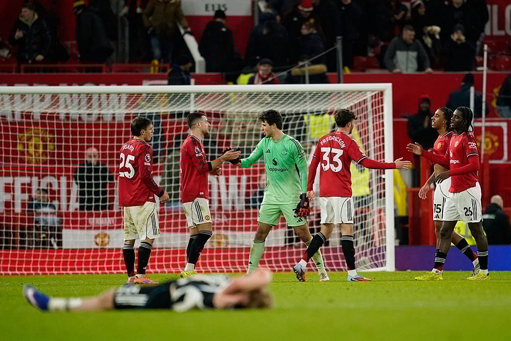 | Photo: AP/Dave Thompson : Manchester United players celebrate after their win, during the English Premier League soccer match between Manchester United and Newcastle in Manchester, England.