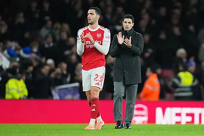 | Photo: AP/Kirsty Wigglesworth : Arsenals Mikel Merino and Arsenals manager Mikel Arteta clap hands to supporters after winning the English Premier League soccer match between Arsenal and Brighton and Hove Albion in London.