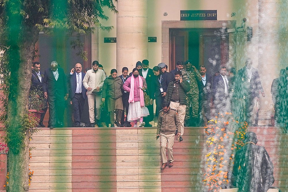 Photo: PTI/Ravi Choudhary : Victim in the Unnao rape case, centre, at Supreme Court in New Delhi. Supreme Court stayed the Delhi High Courts order suspending the life sentence of expelled BJP leader Kuldeep Singh Sengar in the 2017 Unnao rape case.