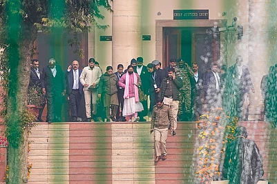 Photo: PTI/Ravi Choudhary : Victim in the Unnao rape case, centre, at Supreme Court in New Delhi. Supreme Court stayed the Delhi High Courts order suspending the life sentence of expelled BJP leader Kuldeep Singh Sengar in the 2017 Unnao rape case.