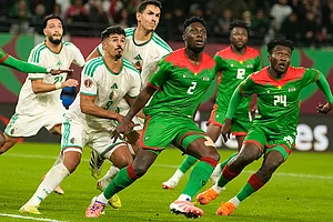 | Photo: AP/Mosa'ab Elshamy : Algeria and Burkina Faso players anticipate a corner kick during the Africa Cup of Nations group E soccer match between Algeria and Burkina Faso in Rabat, Morocco.