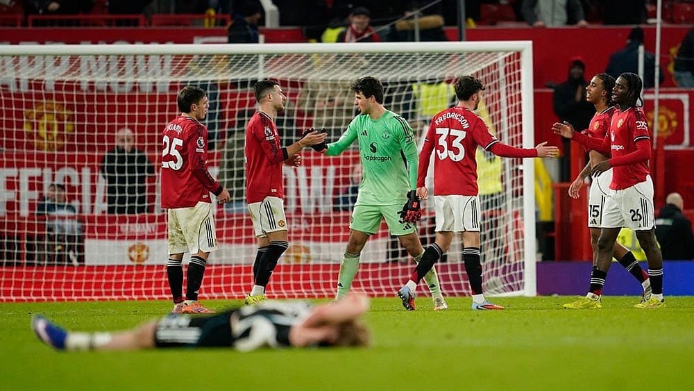 | Photo: AP/Dave Thompson : Manchester United players celebrate after their win, during the English Premier League soccer match between Manchester United and Newcastle in Manchester, England.