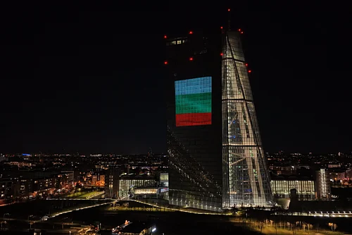 European Central Bank : Businesses can choose whether to accept mixed-currency payments, provided this policy is clearly communicated.