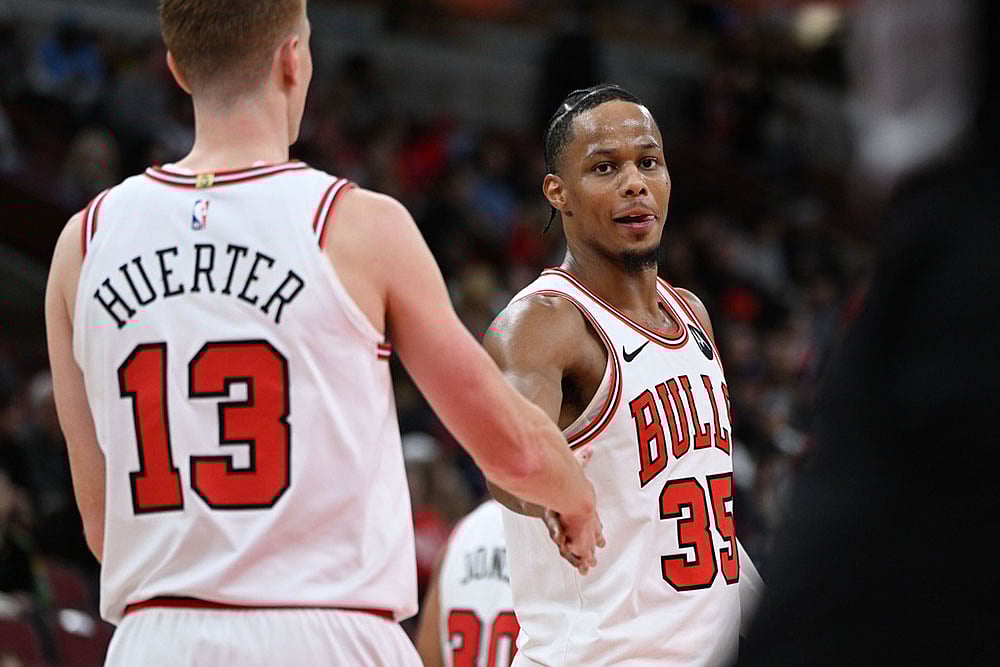 | Photo: AP/Paul Beaty : Chicago Bulls Isaac Okoro (35) celebrates with teammate Kevin Huerter (13) during the final seconds of an NBA basketball game against the New Orleans Pelicans in Chicago.