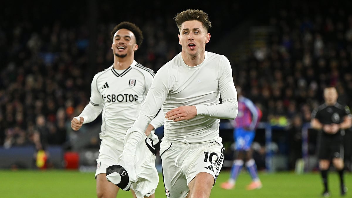 Tom Cairney celebrates for Fulham