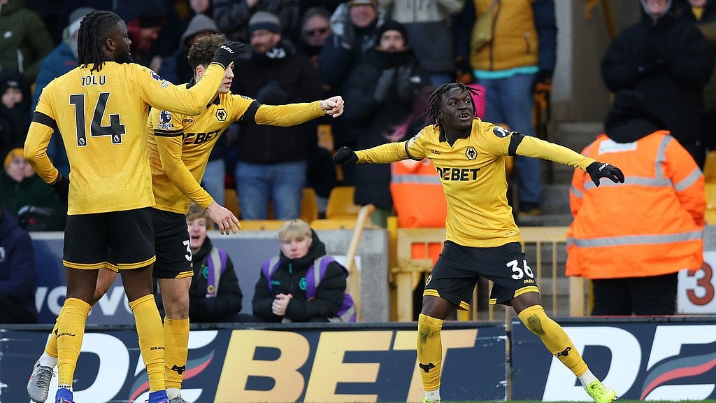 Photo: Nigel French/PA via AP : Wolverhampton Wanderers' Mateus Mane celebrates after scoring his side's third goal during the English Premier League match against West Ham United in Wolverhampton.