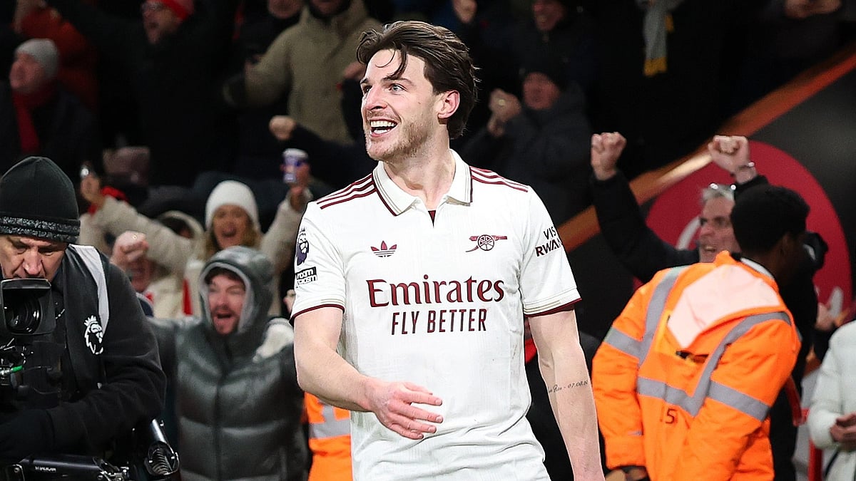 X/Arsenal : Declan Rice strikes two goals in the 71th and 54th minute of the game to guide Arsenal to a 3-2 victory over Bournemouth at the Vitality Stadium stadium in Bournemouth city.