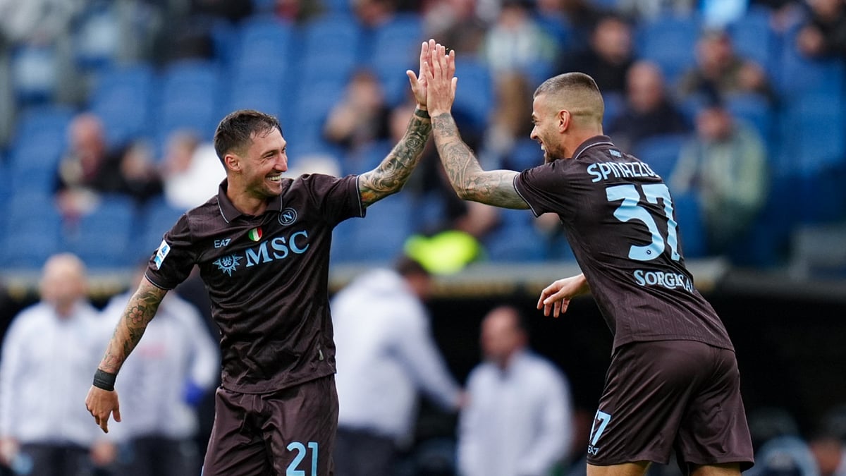 Napoli beat Lazio 2-0 on Sunday.